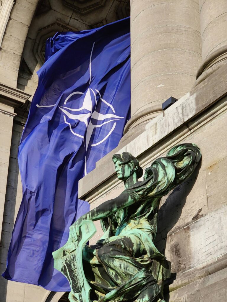 Ambasador SAD u NATO: Amerika pažljivo prati situaciju u Srbiji i Republici Srpskoj