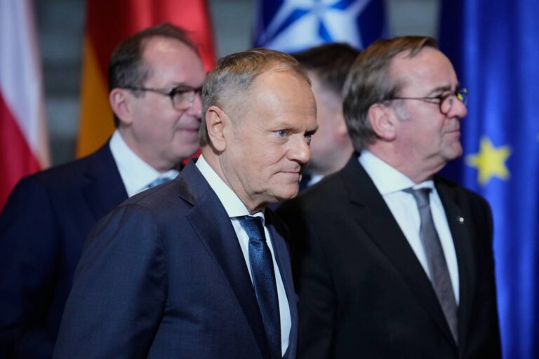 Poljska: Predsednik i premijer u klinču oko zakona o kriptovalutama, ruskim napadima, špijunima